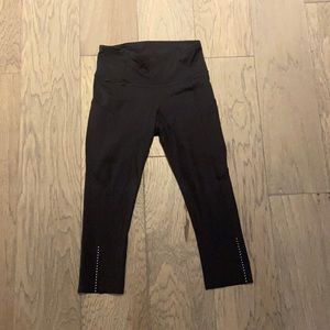 Black Lululemon cropped leggings